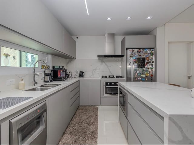 Apartamento com 252m² 4 quartos e 5 banheiros, à venda, no bairro Centro em Balneário Camboriú