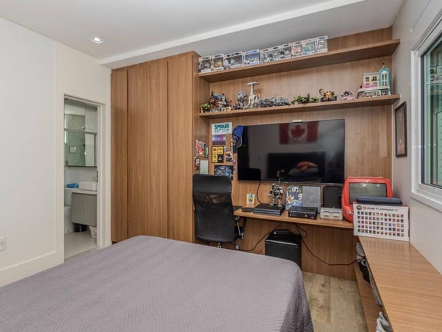 Apartamento com 252m² 4 quartos e 5 banheiros, à venda, no bairro Centro em Balneário Camboriú
