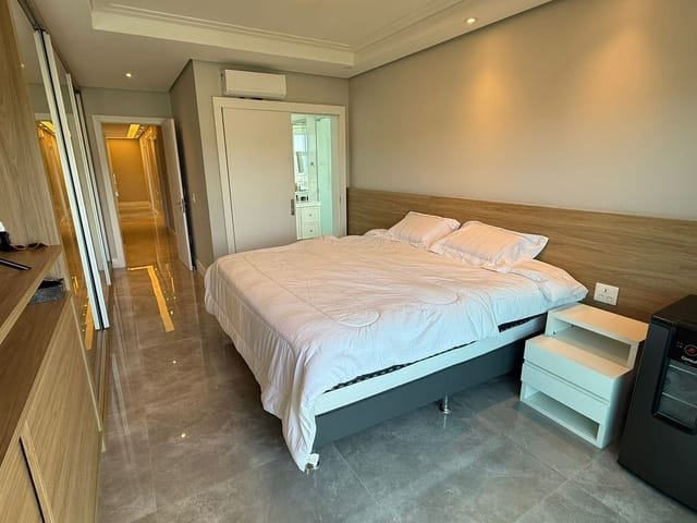 Apartamento com 268m² 4 quartos e 5 banheiros, à venda, no bairro Centro em Balneário Camboriú