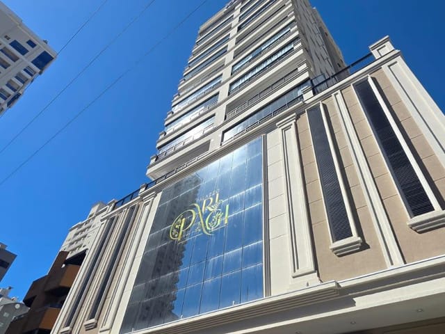 Apartamento com 111m² 3 quartos e 4 banheiros, à venda, no bairro Meia Praia em Itapema