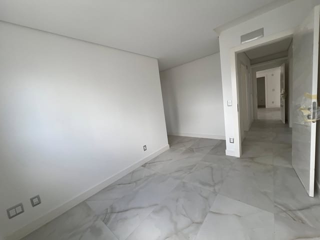Apartamento com 243m² 4 quartos e 5 banheiros, à venda, no bairro Centro em Balneário Camboriú