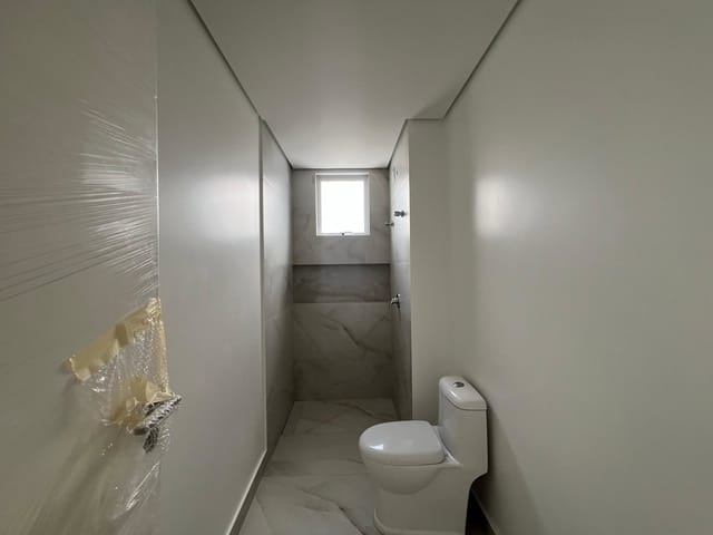 Apartamento com 243m² 4 quartos e 5 banheiros, à venda, no bairro Centro em Balneário Camboriú