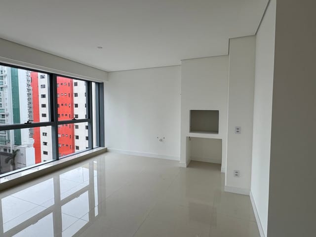 Apartamento com 165m² 4 quartos e 5 banheiros, à venda, no bairro Centro em Balneário Camboriú