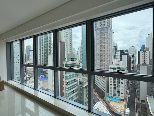 Apartamento com 165m² 4 quartos e 5 banheiros, à venda, no bairro Centro em Balneário Camboriú