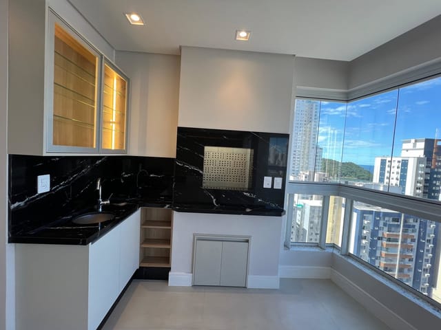 Apartamento com 164m² 4 quartos e 5 banheiros, à venda, no bairro Centro em Balneário Camboriú