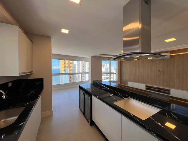 Apartamento com 164m² 4 quartos e 5 banheiros, à venda, no bairro Centro em Balneário Camboriú