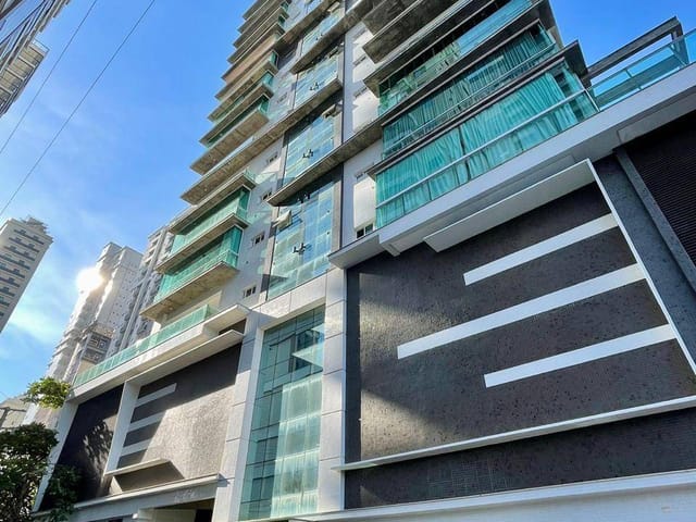 Apartamento com 142m² 3 quartos e 4 banheiros, à venda, no bairro Meia Praia em Itapema