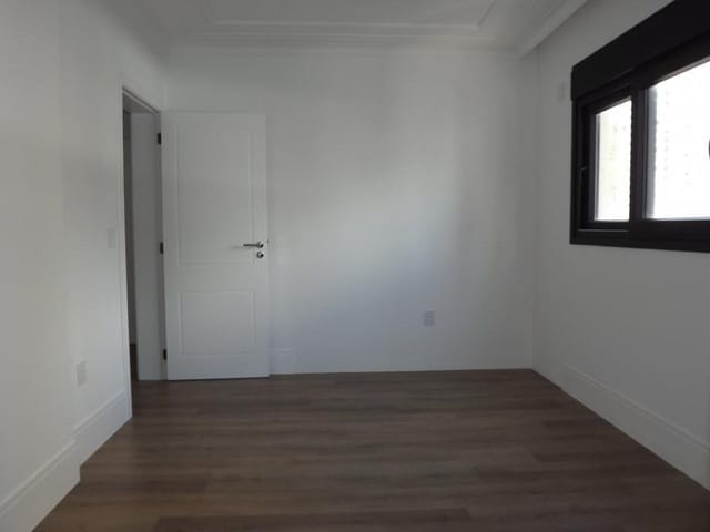 Apartamento com 254m² 4 quartos e 5 banheiros, à venda, no bairro Centro em Itapema