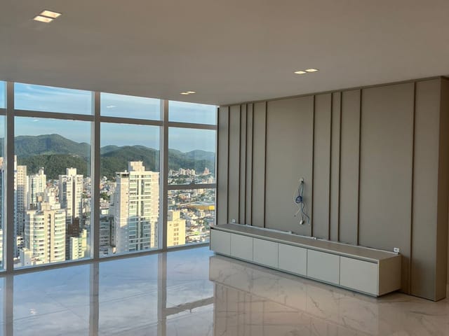 Apartamento com 125m² 3 quartos e 4 banheiros, à venda, no bairro Centro em Balneário Camboriú