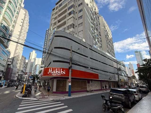 Apartamento com 204m² 2 quartos e 2 banheiros, à venda, no bairro Centro em Balneário Camboriú