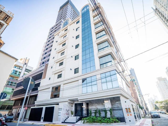 Apartamento com 74m² 2 quartos e 3 banheiros, à venda, no bairro Meia Praia em Itapema