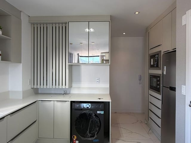 Apartamento com 74m² 2 quartos e 3 banheiros, à venda, no bairro Meia Praia em Itapema