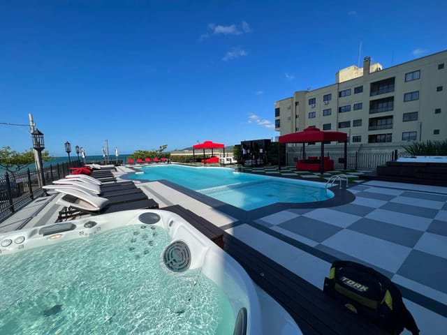 Apartamento com 180m² 4 quartos e 5 banheiros, à venda, no bairro Meia Praia em Itapema