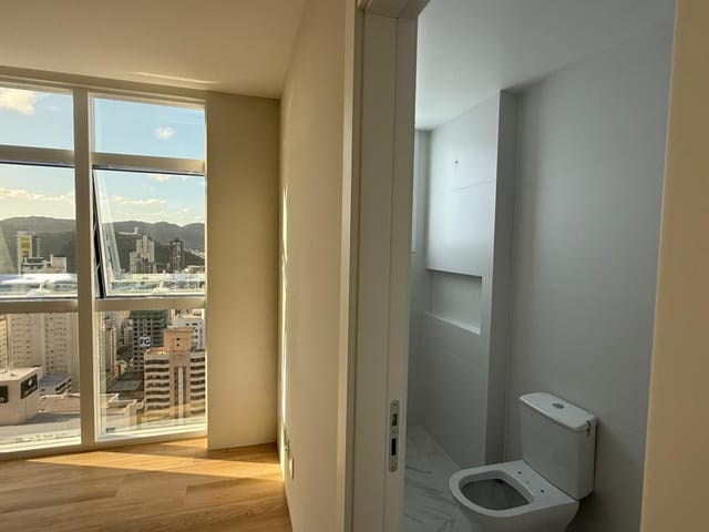 Apartamento com 210m² 3 quartos e 4 banheiros, à venda, no bairro Centro em Balneário Camboriú
