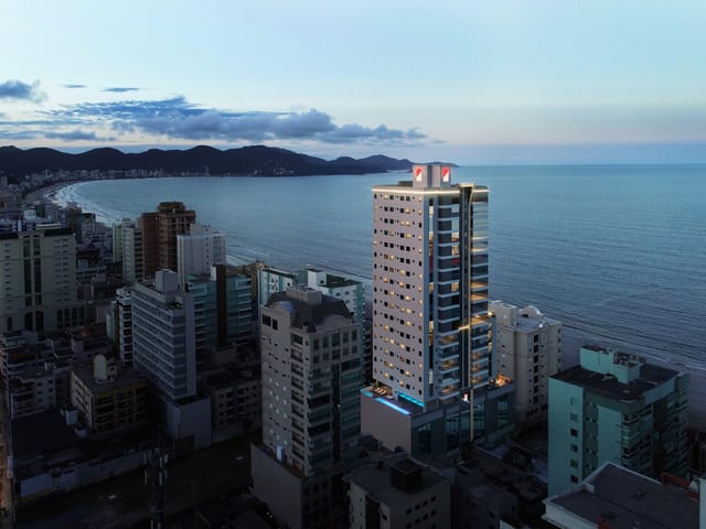 Apartamento com 261m² 4 quartos e 5 banheiros, à venda, no bairro Meia Praia em Itapema