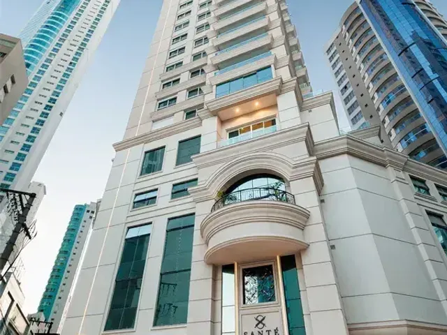 Apartamento com 307m² 4 quartos e 5 banheiros, à venda, no bairro Pioneiros em Balneário Camboriú