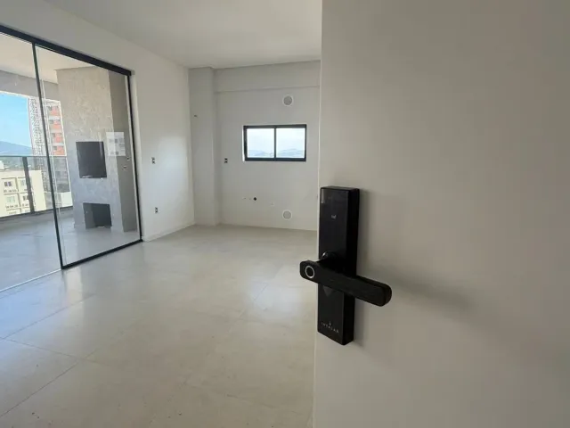 Apartamento com 189m² 3 quartos e 4 banheiros, à venda, no bairro Meia Praia em Itapema