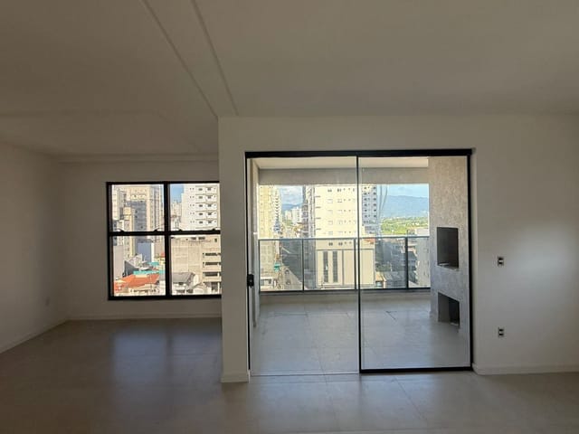 Apartamento com 189m² 3 quartos e 4 banheiros, à venda, no bairro Meia Praia em Itapema