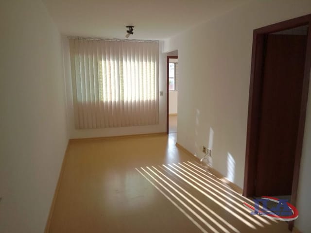 Apartamento 2 quartos e 1 banheiro, para alugar, no bairro Ahú em Curitiba