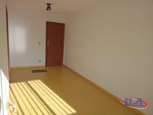 Apartamento 2 quartos e 1 banheiro, para alugar, no bairro Ahú em Curitiba