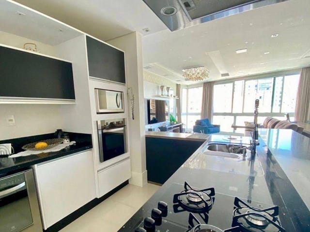 Apartamento com 137m² 3 quartos e 4 banheiros, à venda, no bairro Centro em Balneário Camboriú
