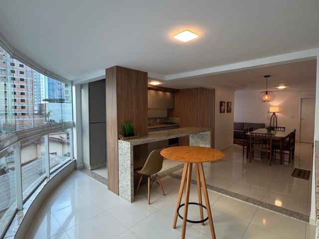 Apartamento com 123m² 3 quartos e 4 banheiros, à venda, no bairro Meia Praia em Itapema