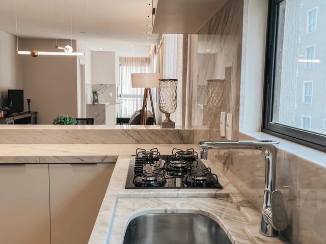 Apartamento com 110m² 3 quartos e 3 banheiros, à venda, no bairro Meia Praia em Itapema