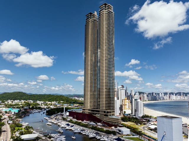 Apartamento com 355m² 4 quartos e 5 banheiros, à venda, no bairro Centro em Balneário Camboriú