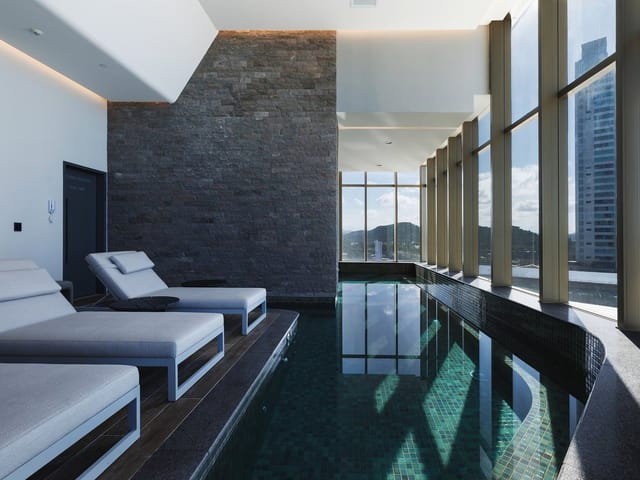 Apartamento com 355m² 4 quartos e 5 banheiros, à venda, no bairro Centro em Balneário Camboriú