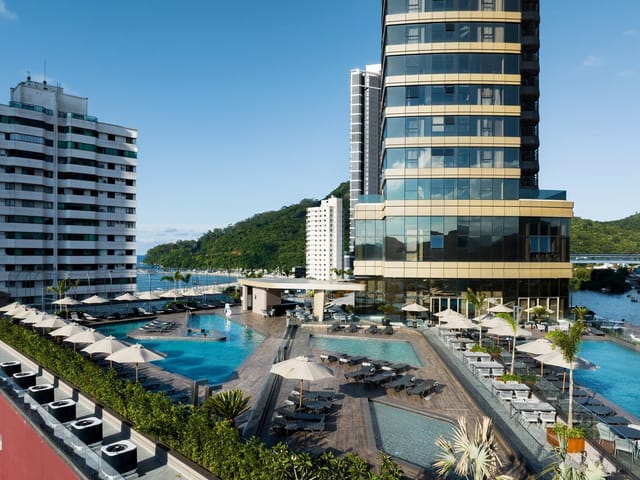 Apartamento com 355m² 4 quartos e 5 banheiros, à venda, no bairro Centro em Balneário Camboriú