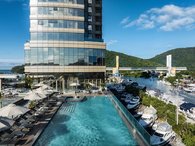 Apartamento com 355m² 4 quartos e 5 banheiros, à venda, no bairro Centro em Balneário Camboriú