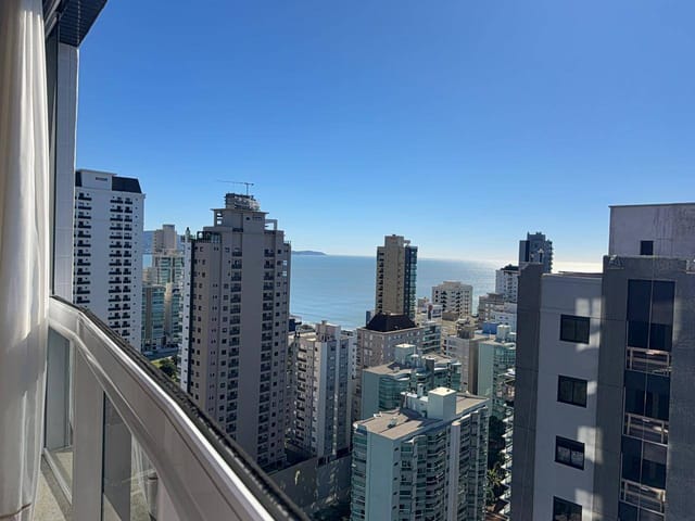 Apartamento com 166m² 3 quartos e 4 banheiros, à venda, no bairro Meia Praia em Itapema