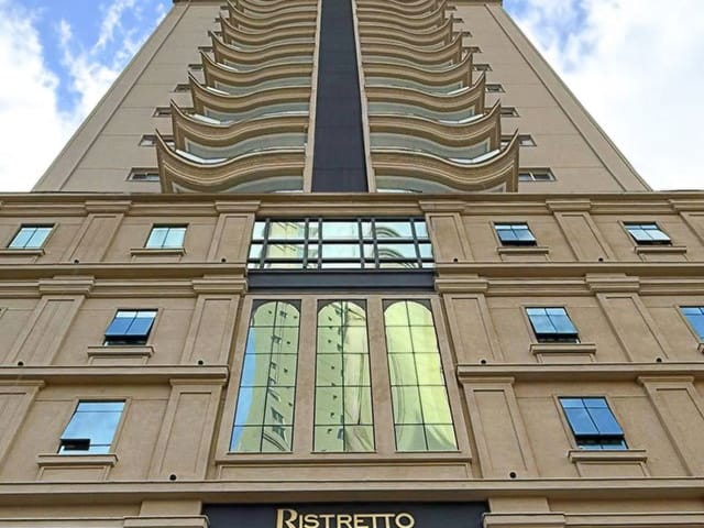 Apartamento com 161m² 4 quartos e 5 banheiros, à venda, no bairro Centro em Itapema