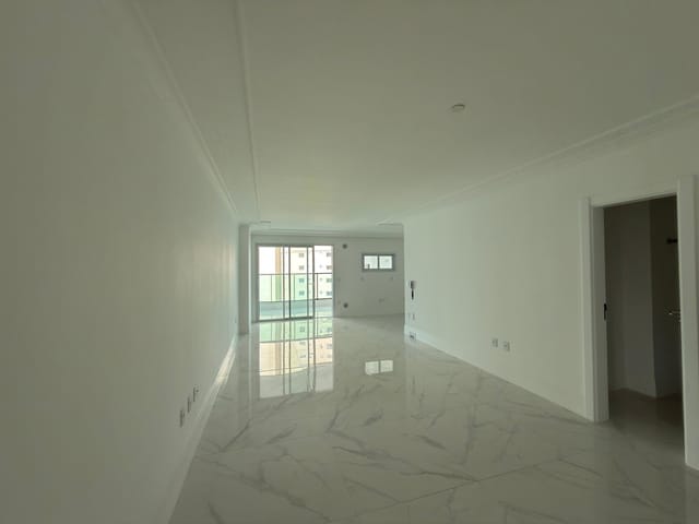 Apartamento com 161m² 4 quartos e 5 banheiros, à venda, no bairro Centro em Itapema