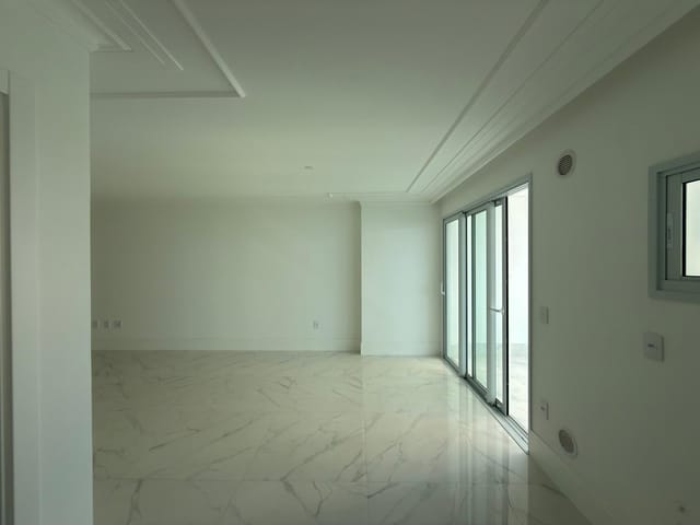 Apartamento com 161m² 4 quartos e 5 banheiros, à venda, no bairro Centro em Itapema