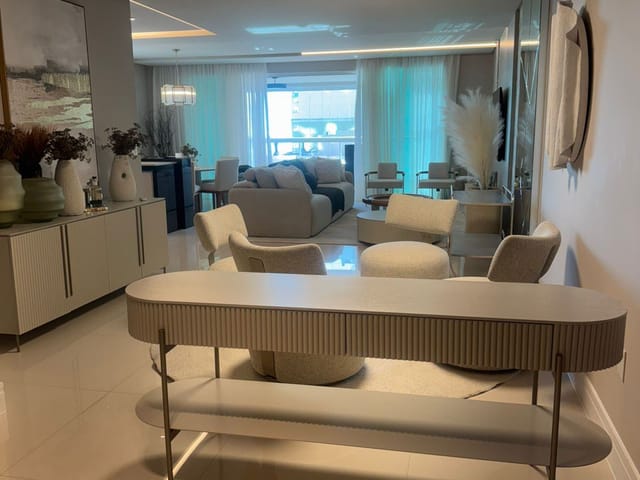 Apartamento com 217m² 4 quartos e 5 banheiros, à venda, no bairro Meia Praia em Itapema