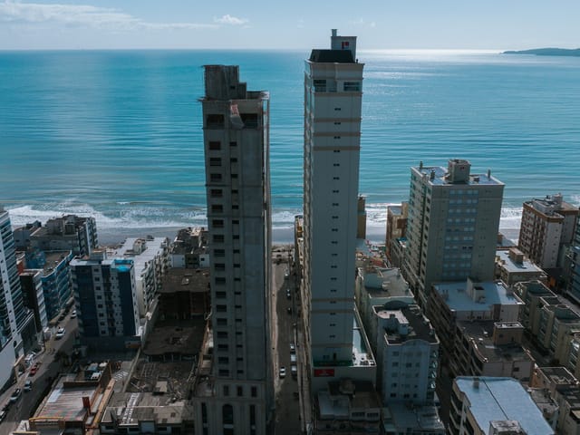 Apartamento com 146m² 4 quartos e 5 banheiros, à venda, no bairro Meia Praia em Itapema
