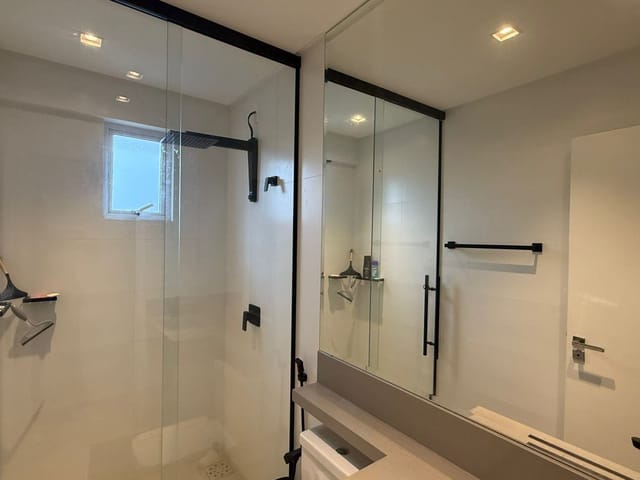 Apartamento com 223m² 3 quartos e 4 banheiros, à venda, no bairro Meia Praia em Itapema