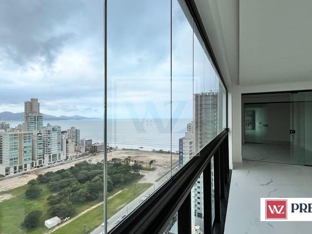 Apartamento 4 quartos e 5 banheiros, à venda, no bairro Meia Praia em Itapema