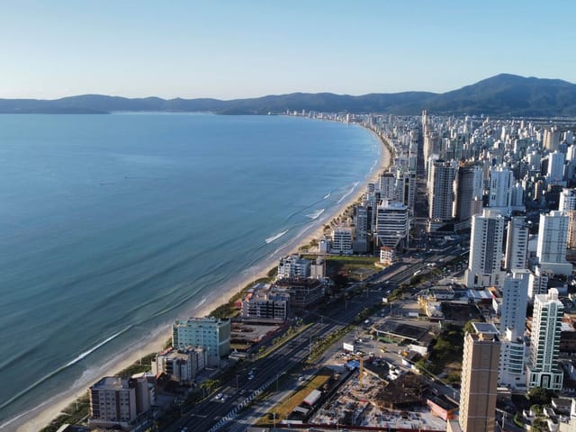 Apartamento com 77m² 2 quartos e 3 banheiros, à venda, no bairro Morretes em Itapema