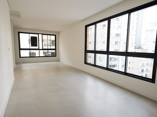 Apartamento com 175m² 2 quartos e 2 banheiros, à venda, no bairro Centro em Balneário Camboriú