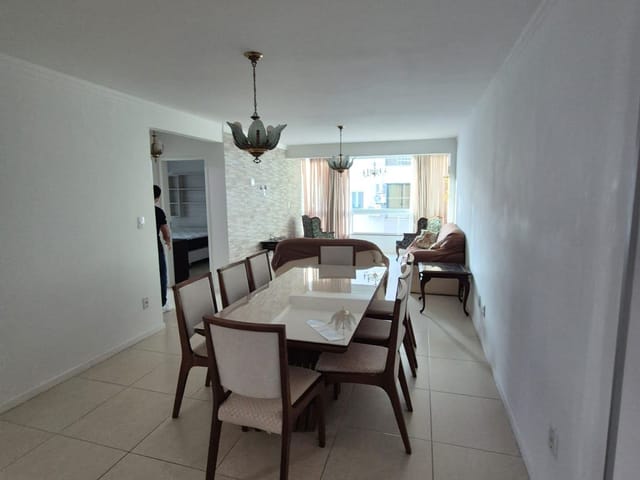 Apartamento com 100m² 3 quartos e 2 banheiros, à venda, no bairro Centro em Balneário Camboriú