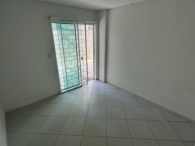 Apartamento com 76m² 2 quartos e 2 banheiros, à venda, no bairro Meia Praia em Itapema