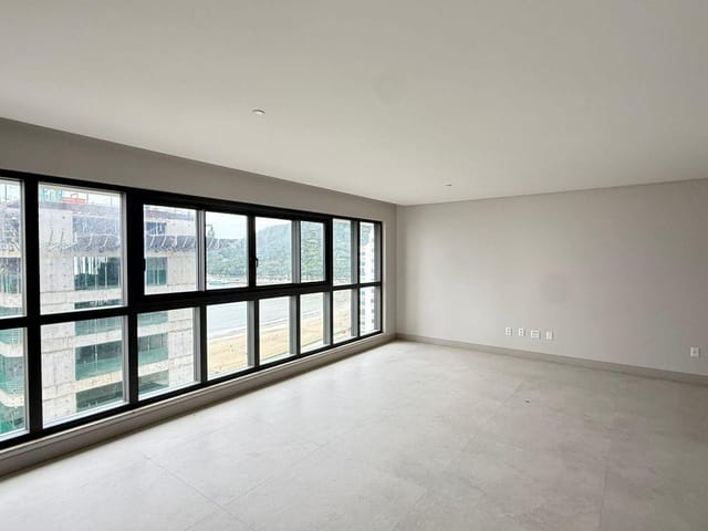 Apartamento com 327m² 4 quartos e 5 banheiros, à venda, no bairro Centro em Balneário Camboriú