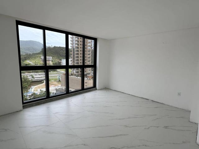 Apartamento com 130m² 4 quartos e 5 banheiros, à venda, no bairro Centro em Itapema