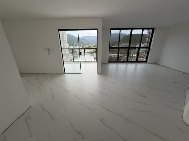 Apartamento com 130m² 4 quartos e 5 banheiros, à venda, no bairro Centro em Itapema