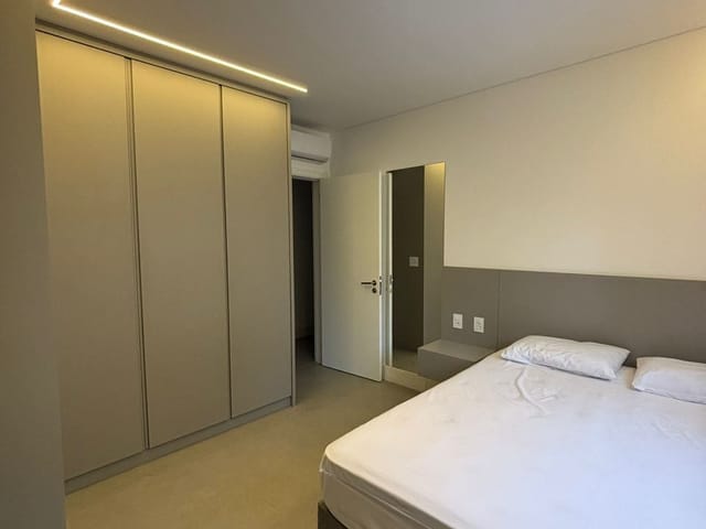 Apartamento com 162m² 3 quartos e 4 banheiros, à venda, no bairro Meia Praia em Itapema