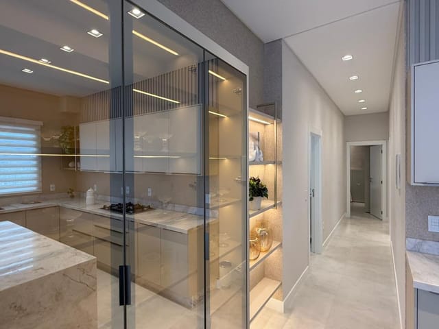 Apartamento com 223m² 3 quartos e 4 banheiros, à venda, no bairro Meia Praia em Itapema