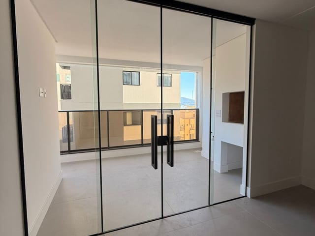 Apartamento com 127m² 3 quartos e 4 banheiros, à venda, no bairro Meia Praia em Itapema