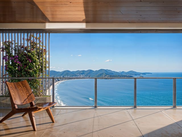 Apartamento com 296m² 4 quartos e 5 banheiros, à venda, no bairro Meia Praia em Itapema